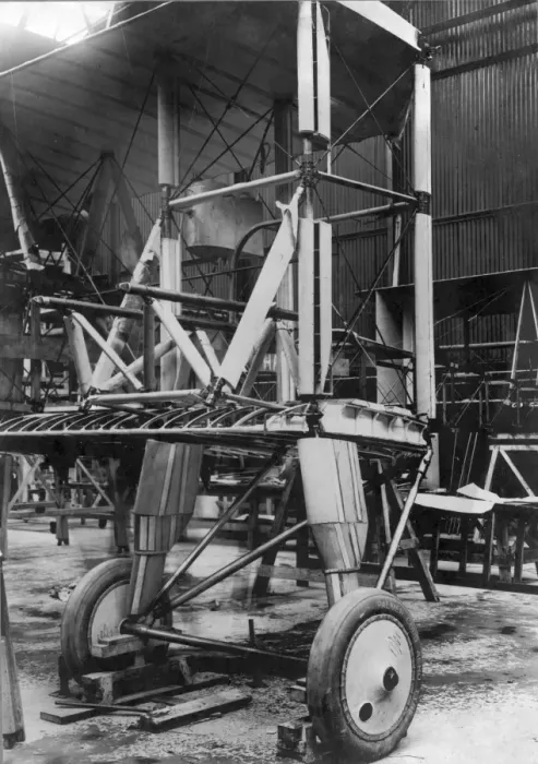 Framed Print : Undercarriage and wing assembly of a Blackburn RT1 Kangaroo Framed Print : Undercarriage and wing assembly of a Blackburn RT1 Kangaroo