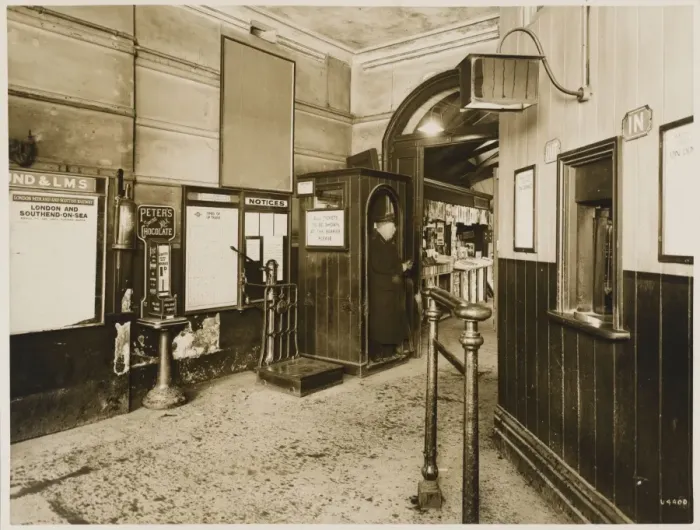 Framed Print : Underground Station / 1928 Framed Print : Underground Station / 1928