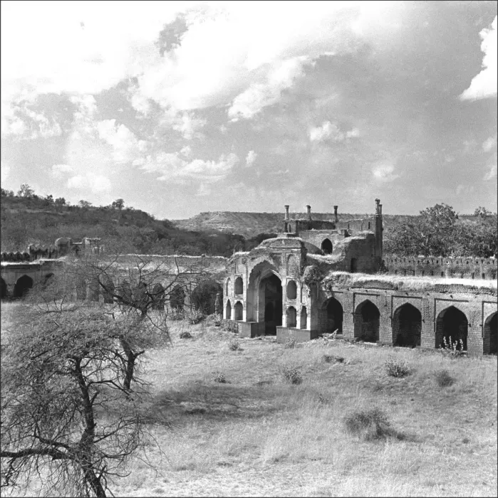 Framed Print : Unidentified building in Madhya Pradesh, Central India Framed Print : Unidentified building in Madhya Pradesh, Central India