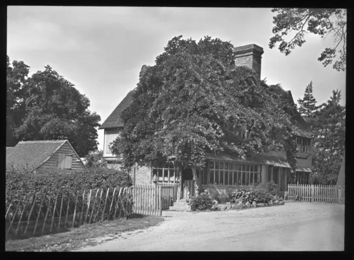 Framed Print : Unidentified house on a country lane Framed Print : Unidentified house on a country lane