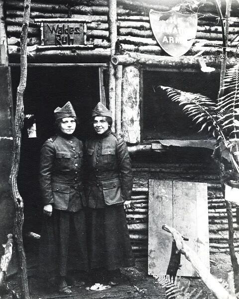 Two uniformed women in France, WW1