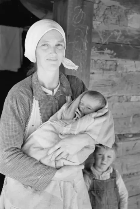 Framed Print : Untitled. Date between 1935 and 1942 Framed Print : Untitled. Date between 1935 and 1942