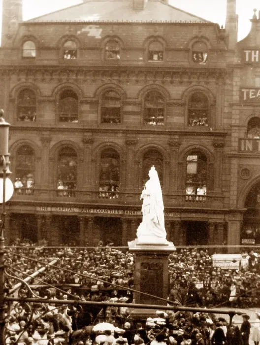 Framed Print : Unveiling Queen Victoria statue in 1904 in Nottingham Framed Print : Unveiling Queen Victoria statue in 1904 in Nottingham