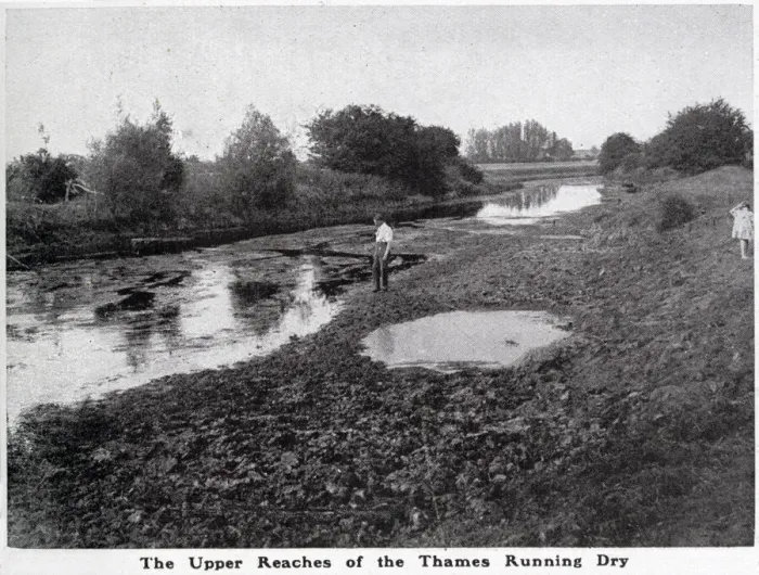 Framed Print : The upper reaches of the Thames running dry in Gloucestershire Framed Print : The upper reaches of the Thames running dry in Gloucestershire
