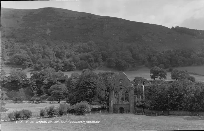 Framed Print : Vale Crucis Abbey Framed Print : Vale Crucis Abbey