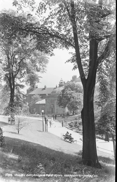 Framed Print : Valley Gardens and Pump Room Framed Print : Valley Gardens and Pump Room