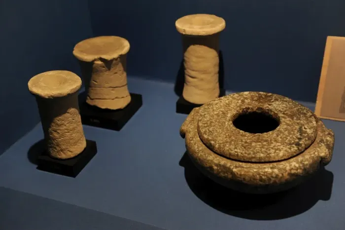 Framed Print : Vases and jar. Tomb 50. Meidum, Egypt. 2613-2589 BC Framed Print : Vases and jar. Tomb 50. Meidum, Egypt. 2613-2589 BC