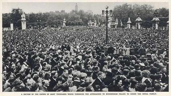 VE Day. Crowds to welcome King George VI and Queen Mary as they appeared