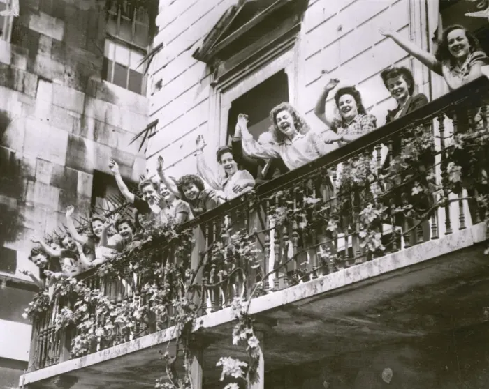Framed Print : VE Day - celebrations in London Framed Print : VE Day - celebrations in London