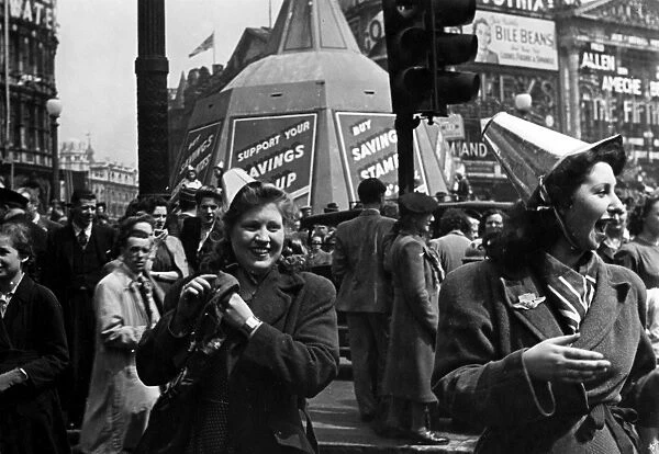 VE Day Celebrations - Piccadilly Circus