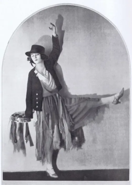 Framed Print : Vera Lennox, appearing in the Midnight Follies cabaret show Framed Print : Vera Lennox, appearing in the Midnight Follies cabaret show