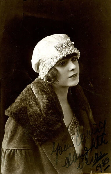 Vera Vivian, performer, in cloche hat