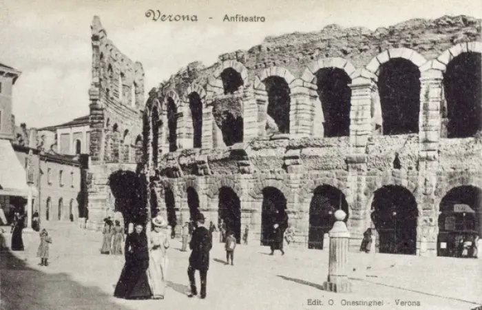 Framed Print : Verona - The Roman Amphitheatre (1 / 3) Framed Print : Verona - The Roman Amphitheatre (1 / 3)