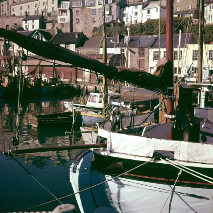 Framed Print : Vessels in Brixham Harbour, Devon Framed Print : Vessels in Brixham Harbour, Devon