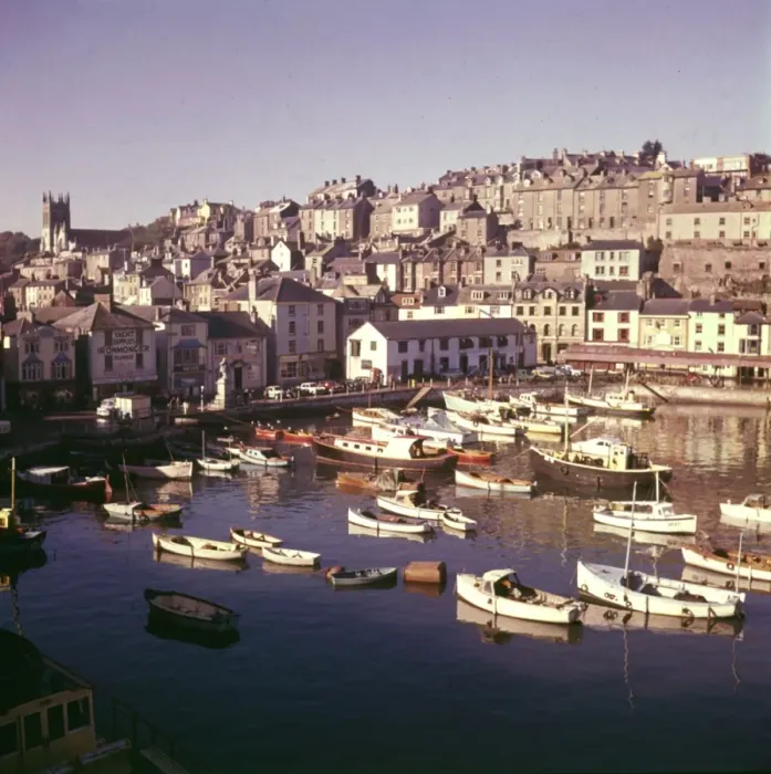 Framed Print : Vessels in Brixham Harbour, Devon Framed Print : Vessels in Brixham Harbour, Devon