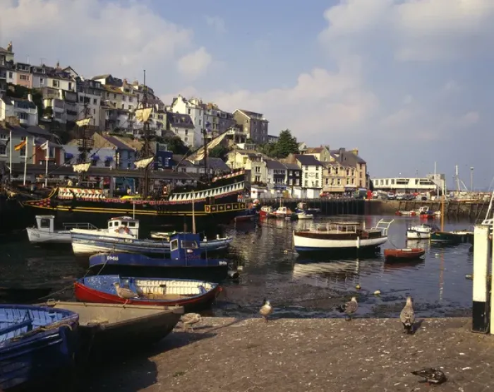 Framed Print : Vessels in Brixham Harbour, Devon Framed Print : Vessels in Brixham Harbour, Devon