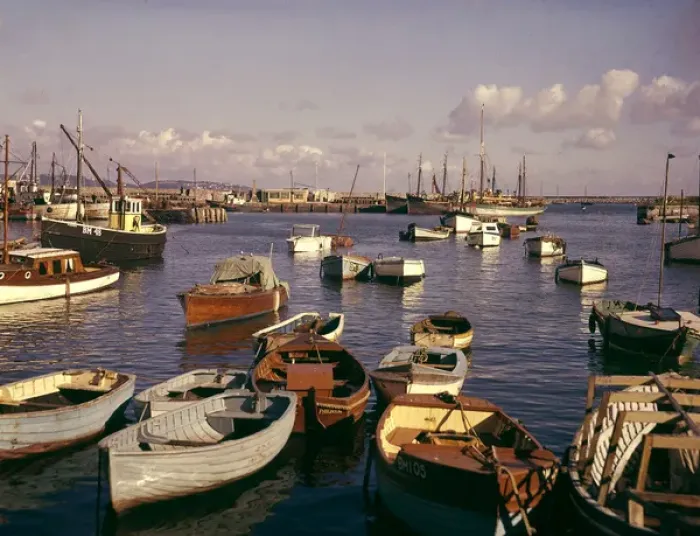 Framed Print : Vessels in Brixham Harbour, Devon Framed Print : Vessels in Brixham Harbour, Devon