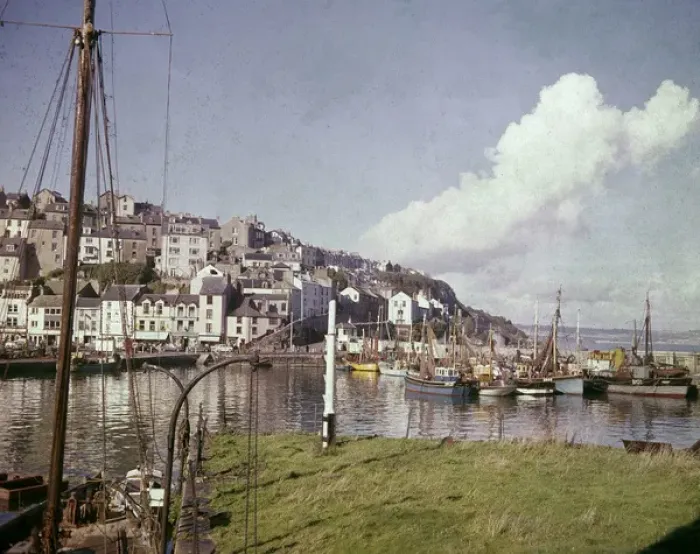 Framed Print : Vessels in Brixham Harbour, Devon Framed Print : Vessels in Brixham Harbour, Devon