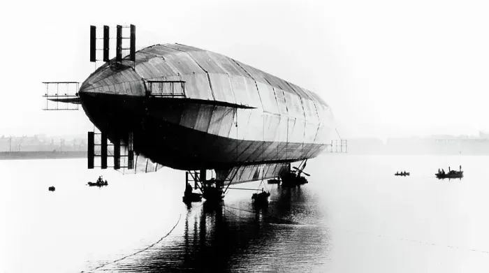 Framed Print : Vickers Airship HMA No. 1 at Barrow in Furness in 1911 Framed Print : Vickers Airship HMA No. 1 at Barrow in Furness in 1911