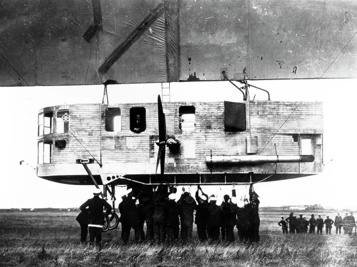 Framed Print : Vickers Airship HMA No. 23 at Barrow in Furness in 1917 Framed Print : Vickers Airship HMA No. 23 at Barrow in Furness in 1917
