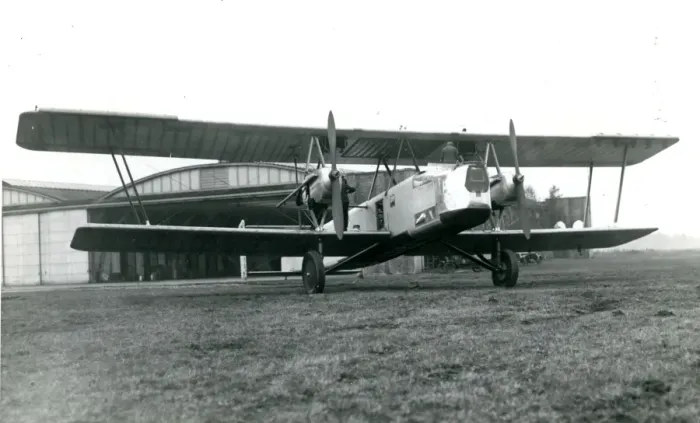 Framed Print : Vickers Type 150 B19 / 27, J9131, in its original form in ? Framed Print : Vickers Type 150 B19 / 27, J9131, in its original form in ?