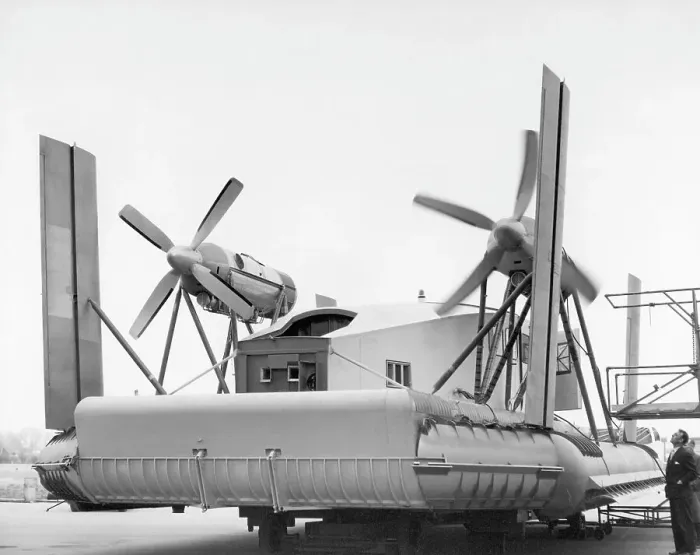 Framed Print : Vickers VA. 3 hovercraft G-15-243 Framed Print : Vickers VA. 3 hovercraft G-15-243