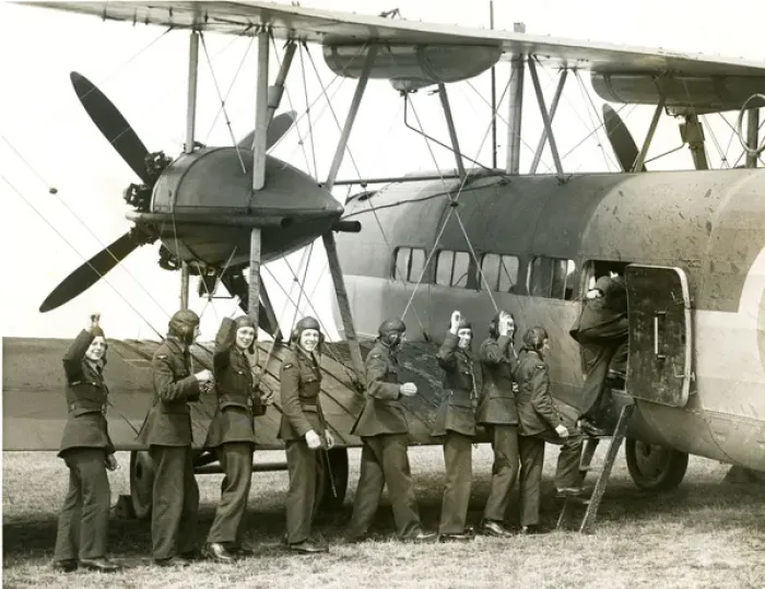 Framed Print : Vickers Victoria VI / Valentia, K2344, ?The Flying Classro? Framed Print : Vickers Victoria VI / Valentia, K2344, ?The Flying Classro?