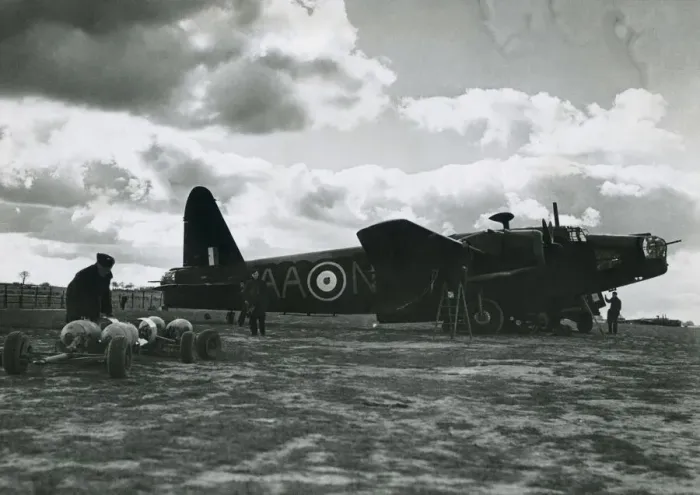 Framed Print : Vickers Wellington Framed Print : Vickers Wellington