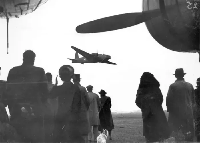 Framed Print : Vickers Wellington I at the 1939 RAeS Garden Party Framed Print : Vickers Wellington I at the 1939 RAeS Garden Party