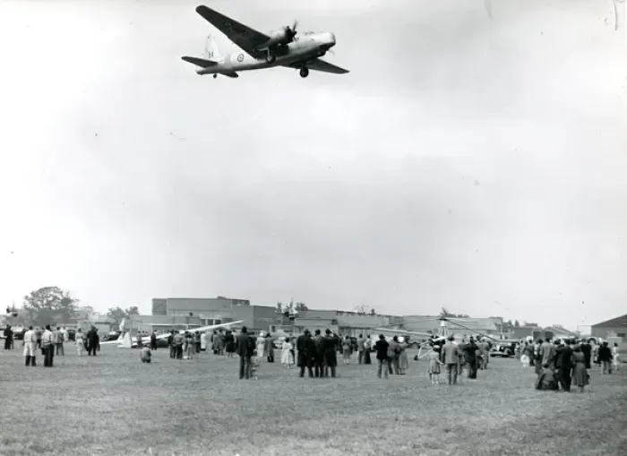 Framed Print : Vickers Wellington TX, MF526, at the 1953 Royal Aeronaut? Framed Print : Vickers Wellington TX, MF526, at the 1953 Royal Aeronaut?