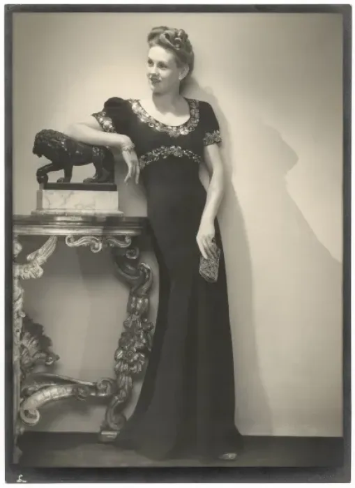 Framed Print : Victor Stiebel / Gown Framed Print : Victor Stiebel / Gown