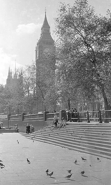 Victoria Embankemnt. Big Ben and Houses of Parliament