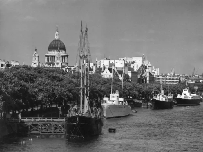 Framed Print : Victoria Embankment Framed Print : Victoria Embankment