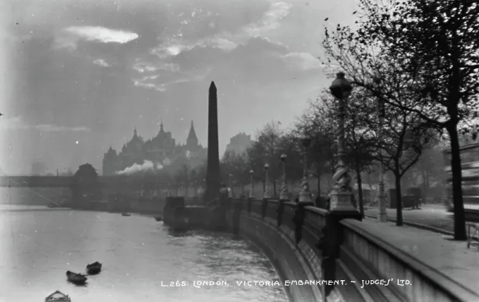 Framed Print : Victoria Embankment, London Framed Print : Victoria Embankment, London