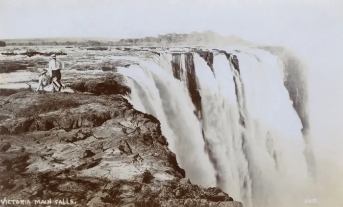 Framed Print : Victoria Main Falls and tourists, Rhodesia (Zimbabwe) Framed Print : Victoria Main Falls and tourists, Rhodesia (Zimbabwe)