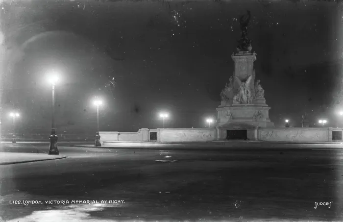 Framed Print : Victoria Memorial at Night Framed Print : Victoria Memorial at Night