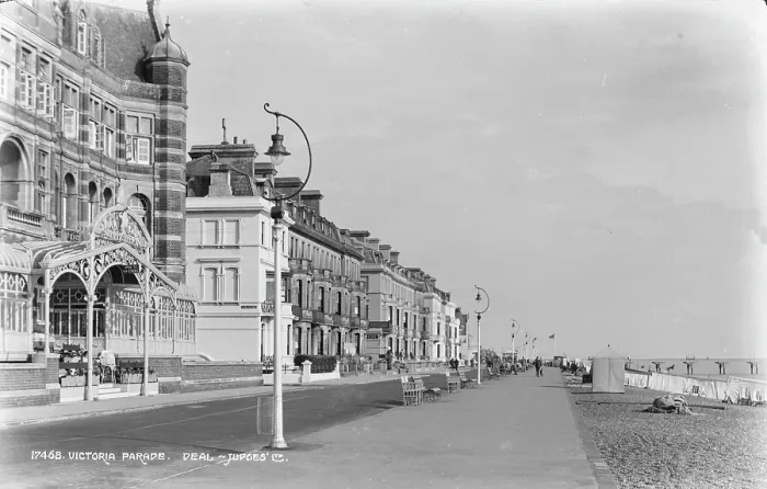 Framed Print : Victoria Parade, Deal Framed Print : Victoria Parade, Deal