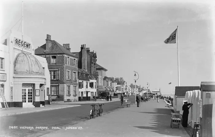 Framed Print : Victoria Parade, Deal Framed Print : Victoria Parade, Deal