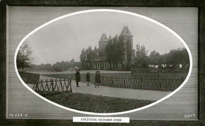Framed Print : Victoria Park, Leicester, Leicestershire Framed Print : Victoria Park, Leicester, Leicestershire