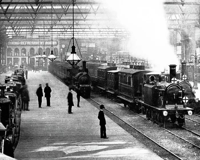 Framed Print : Victoria Railway Station, London Framed Print : Victoria Railway Station, London
