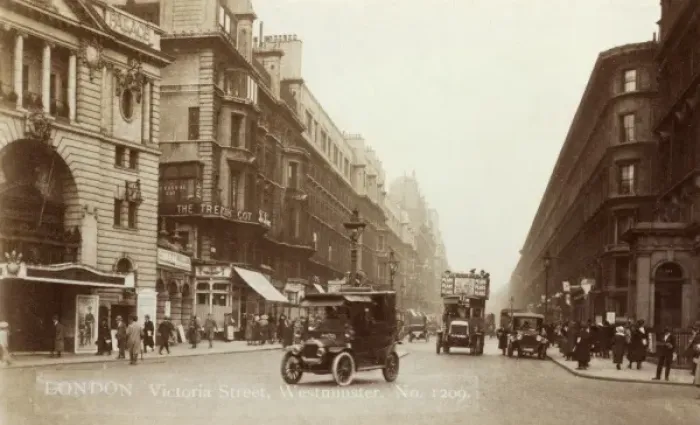 Framed Print : Victoria Street Framed Print : Victoria Street