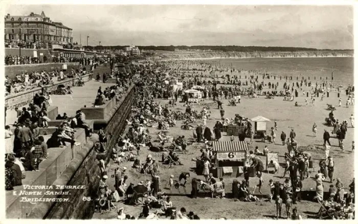 Framed Print : Victoria Terrace & North Sands, Bridlington, Yorkshire Framed Print : Victoria Terrace & North Sands, Bridlington, Yorkshire