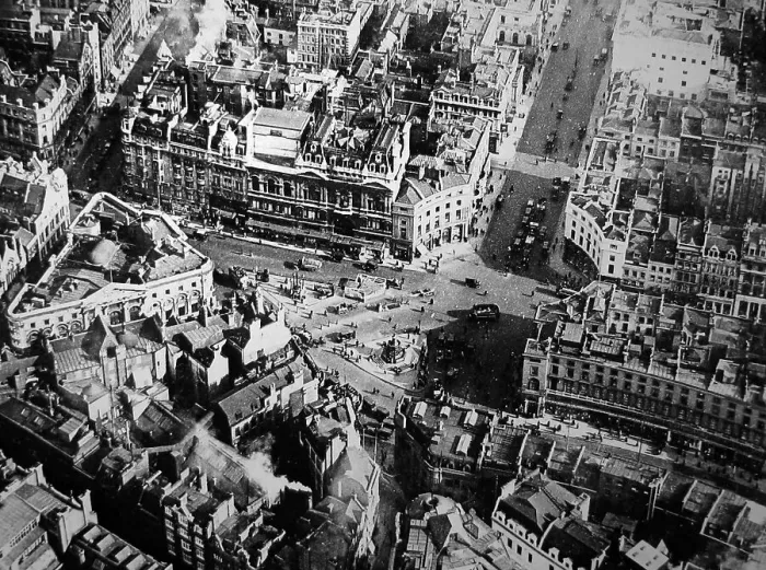 Framed Print : Victorian London from the air - Piccadilly Circus Framed Print : Victorian London from the air - Piccadilly Circus