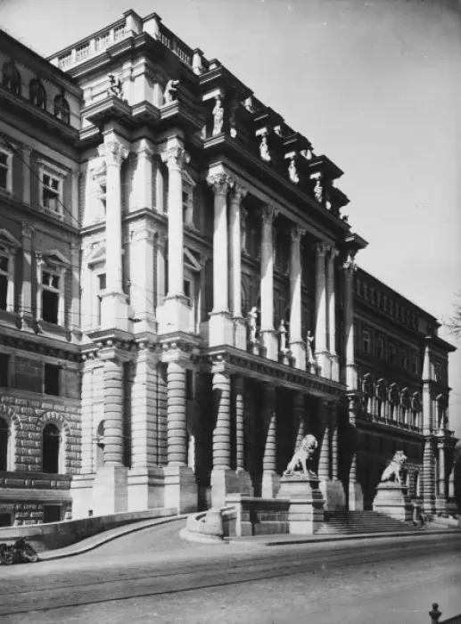 Framed Print : Vienna High Court Framed Print : Vienna High Court