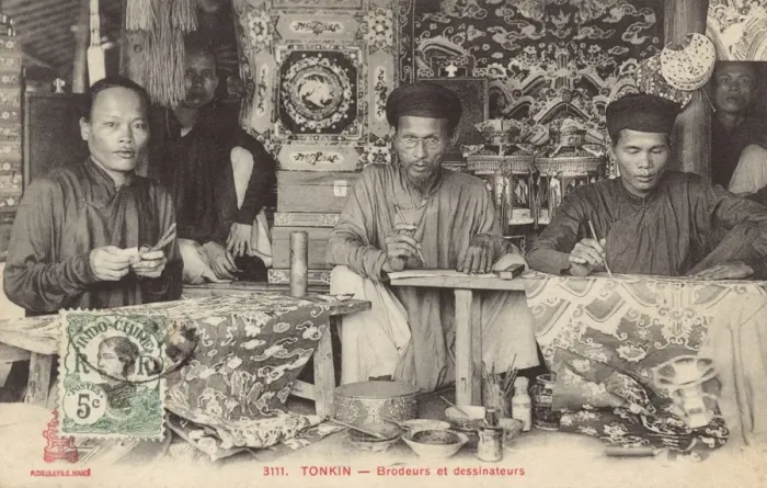 Framed Print : Vietnam, Hanoi - Embroiderers and draughtsmen Framed Print : Vietnam, Hanoi - Embroiderers and draughtsmen