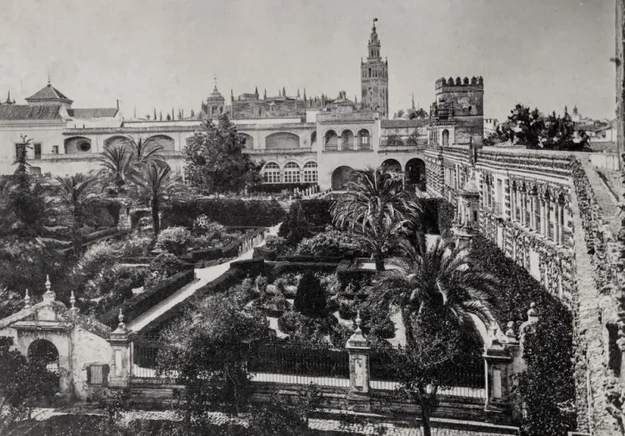 Framed Print : View of the Alcazar Palace, Gardens, Seville, Spain Framed Print : View of the Alcazar Palace, Gardens, Seville, Spain