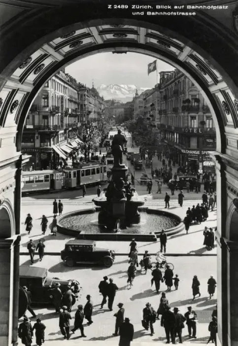 Framed Print : View of Bahnhofplatz, Zurich, Switzerland Framed Print : View of Bahnhofplatz, Zurich, Switzerland