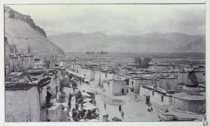 Framed Print : View of the bazaar at Gyantse, from a fascinating album which reveals new details on a little-known campaign in which a British military force brushed aside Tibetan defences to capture Lhasa, in 1904