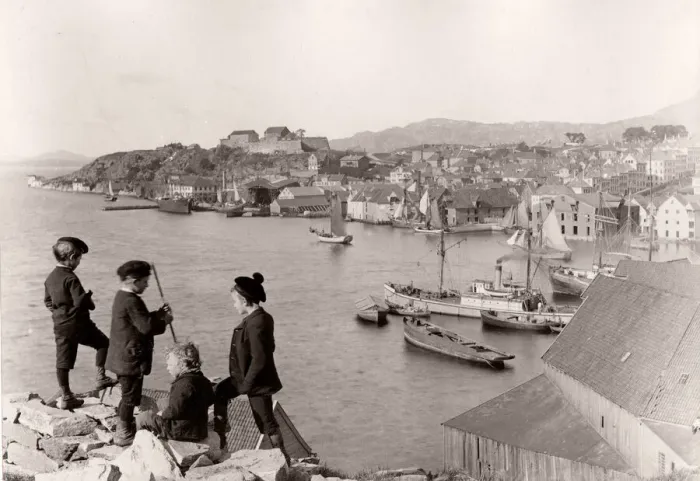 Framed Print : View of Bergen, boats and children, Norway. c. 1900 Framed Print : View of Bergen, boats and children, Norway. c. 1900