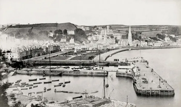 Framed Print : View of boats and the harbour at Rothesay, Scotland Framed Print : View of boats and the harbour at Rothesay, Scotland